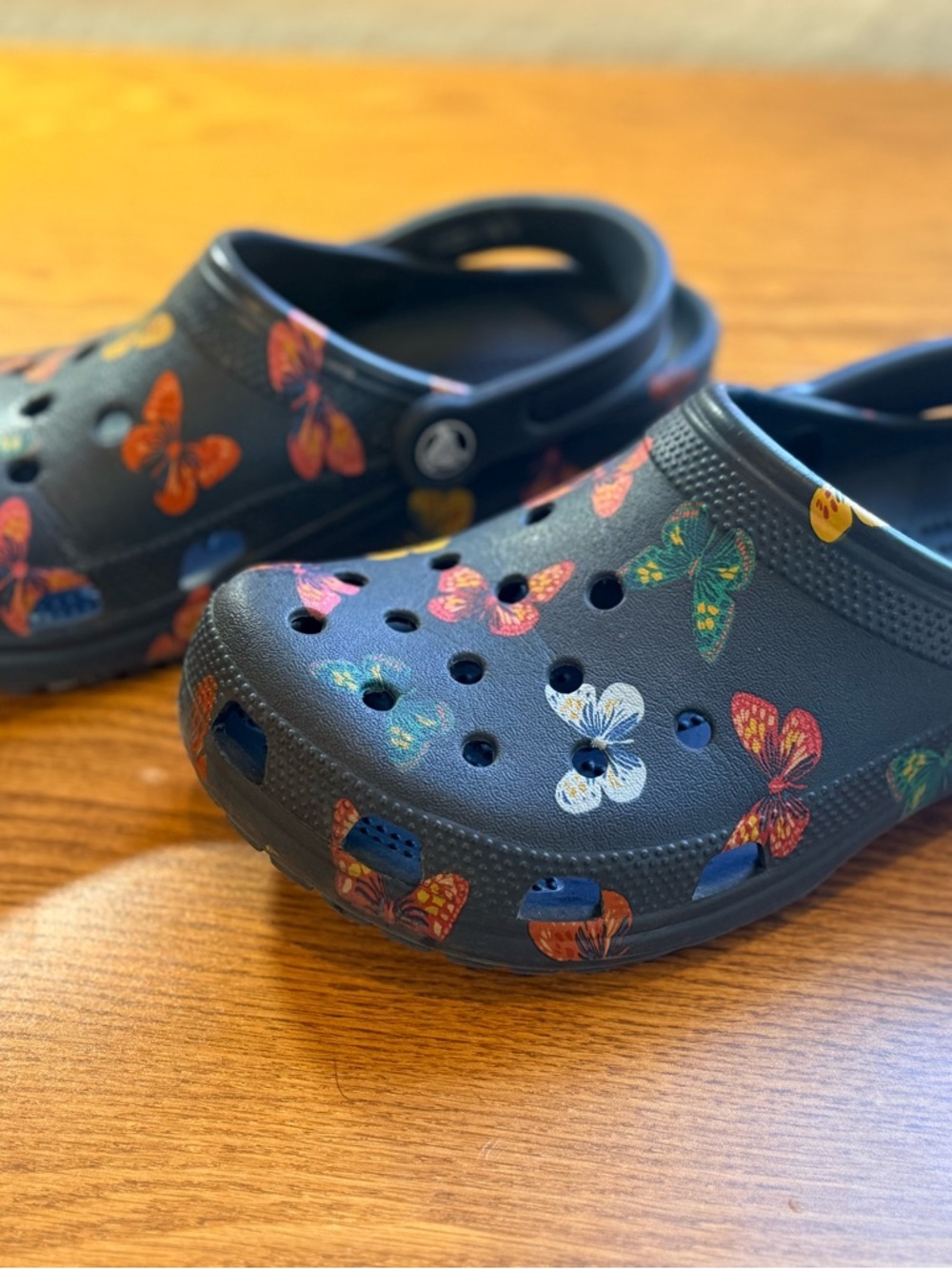 Women’s Crocs- Navy/Butterfly Size 7